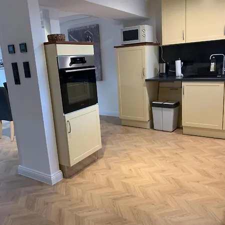 Ginius Homes- Ginis Penthouse